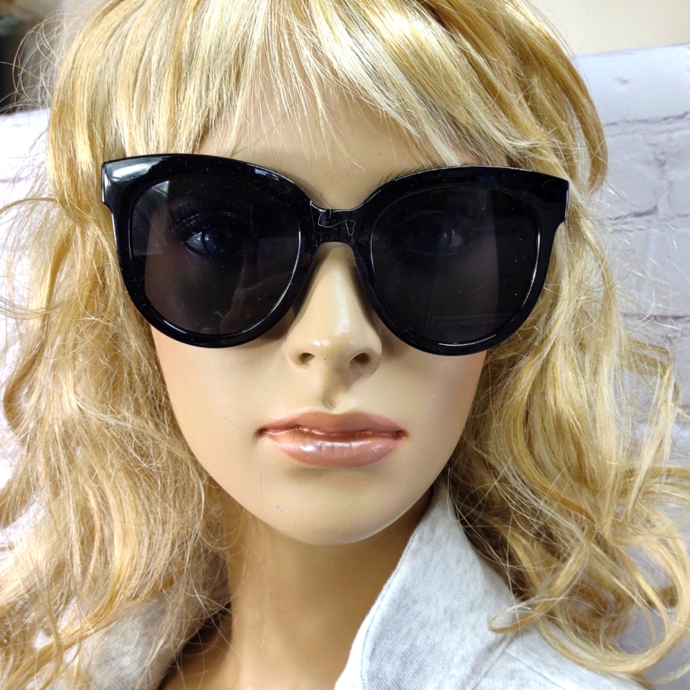 New Simply Southern black Dark Sunglasses